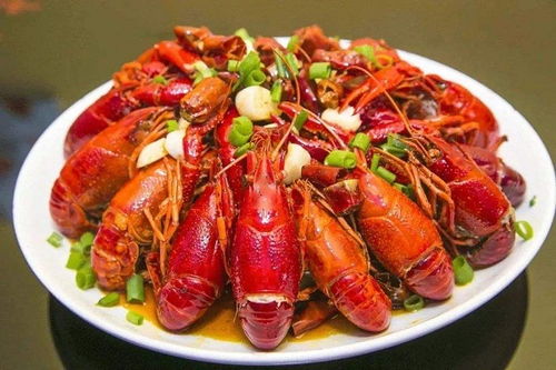 小龍蝦價(jià)格腰斬,養(yǎng)殖戶哭了,賣小龍蝦調(diào)料的經(jīng)銷商笑了